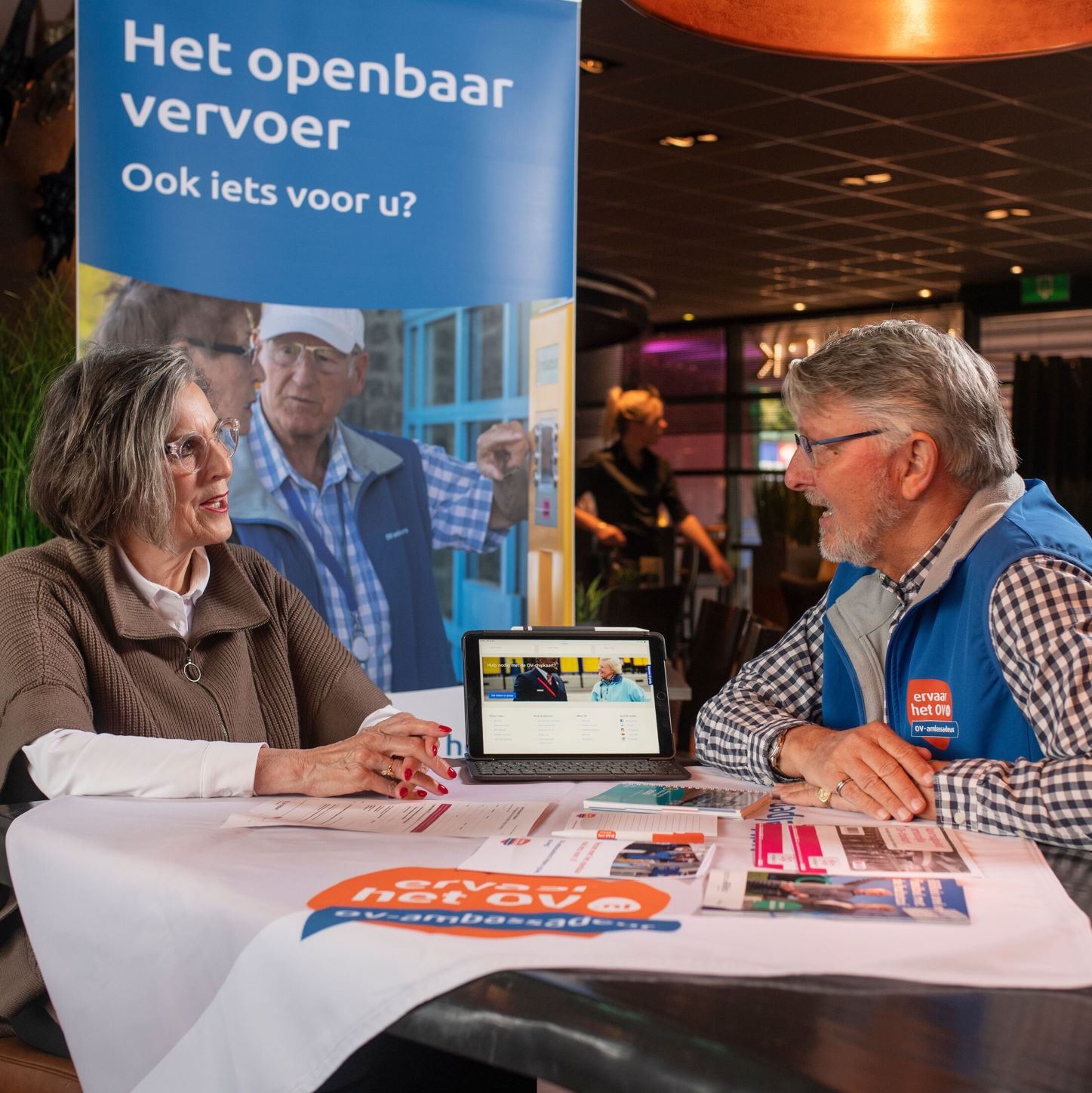 Binnenkort voor controle of op bezoek naar het ziekenhuis? OV-ambassadeurs leggen graag uit hoe u kunt reizen!